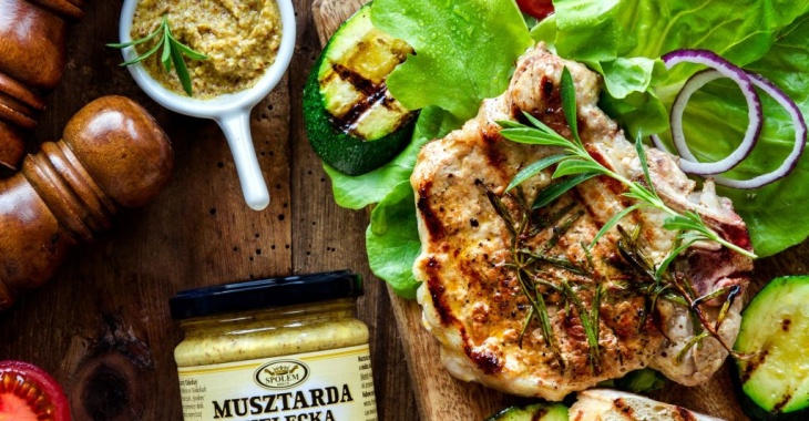 Wiosenne grille i ogniska z musztardą oraz ketchupem Wiosenne grille i ogniska z musztardą oraz ketchupem
