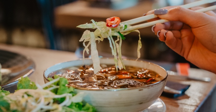 Odkryj sekret Bún Chả i poWi-Taj lato ze smakiem!