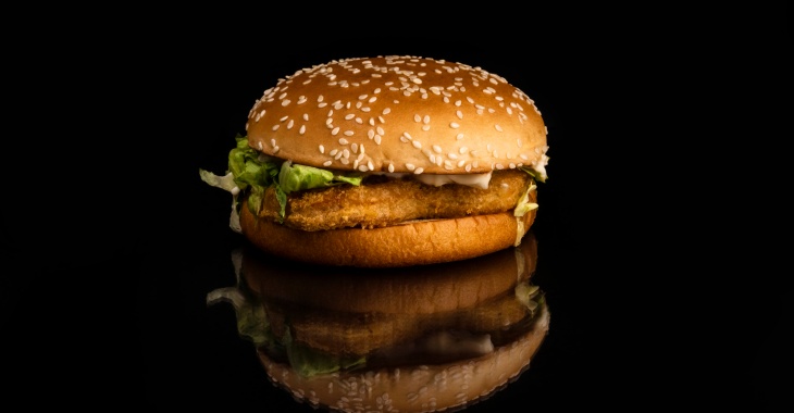 Fast foody zaczynają sezon na lekkim minusie. W tym roku walka o klienta skupi się na promocjach i pogodzie Fast foody zaczynają sezon na lekkim minusie. W tym roku walka o klienta skupi się na promocjach i pogodzie