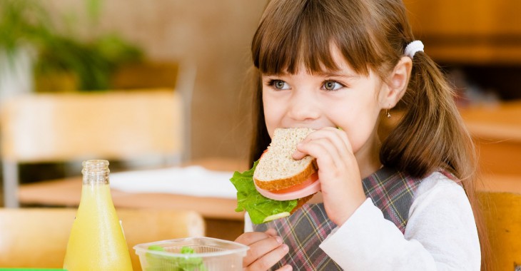 Badania KUPS: Tylko 17% dzieci spożywa warzywa na drugie śniadanie, 50% je owoce Badania KUPS: Tylko 17% dzieci spożywa warzywa na drugie śniadanie, 50% je owoce
