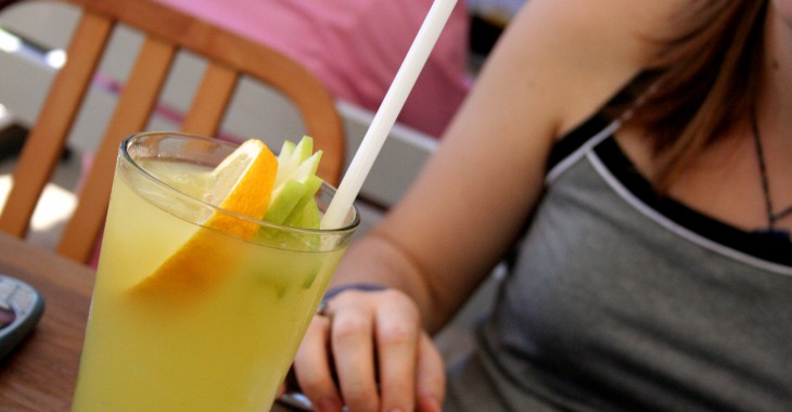 Rośnie zainteresowanie Polaków orzeźwiającymi koktajlami alkoholowymi Rośnie zainteresowanie Polaków orzeźwiającymi koktajlami alkoholowymi