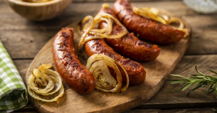 Trzy odsłony grilla – pomysły na pyszną kiełbasę, kaszankę i szaszłyki Trzy odsłony grilla – pomysły na pyszną kiełbasę, kaszankę i szaszłyki