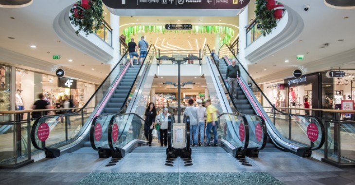Galerie handlowe starają się na nowo przyciągnąć klientów po lockdownie. Zapewnienie rozrywki i programy lojalnościowe stają się kluczowe Galerie handlowe starają się na nowo przyciągnąć klientów po lockdownie. Zapewnienie rozrywki i programy lojalnościowe stają się kluczowe