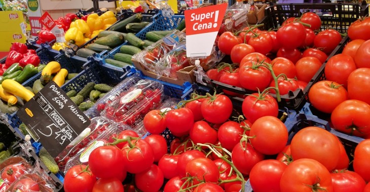Pandemia sprzyja cenom owoców i warzyw. W sklepach jest średnio o 5% taniej niż rok temu Pandemia sprzyja cenom owoców i warzyw. W sklepach jest średnio o 5% taniej niż rok temu