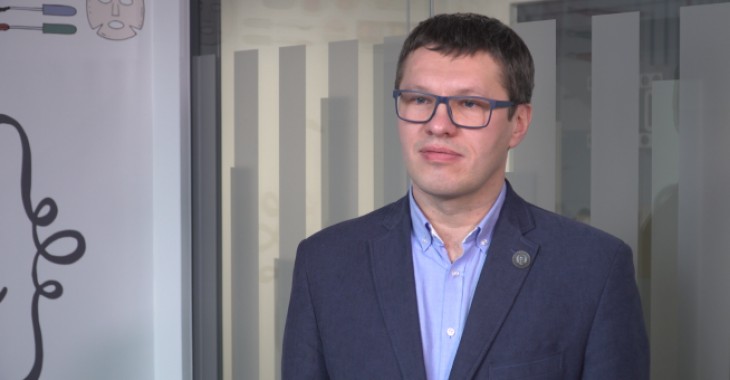 Polska wciąż w czołówce największych producentów jabłek na świecie. Naszej pozycji zagrażają jednak konkurenci z Ukrainy i Turcji oraz rosnące koszty produkcji Polska wciąż w czołówce największych producentów jabłek na świecie. Naszej pozycji zagrażają jednak konkurenci z Ukrainy i Turcji oraz rosnące koszty produkcji