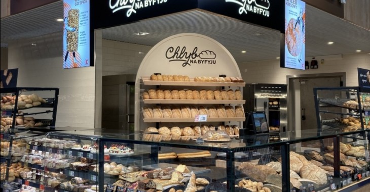 Maszyna do obierania i krojenia ananasów, stoisko piekarnicze z obsługą, regionalne nazwy kategorii produktowych – Kaufland testuje nowe rozwiązania dla klientów Maszyna do obierania i krojenia ananasów, stoisko piekarnicze z obsługą, regionalne nazwy kategorii produktowych – Kaufland testuje nowe rozwiązania dla klientów
