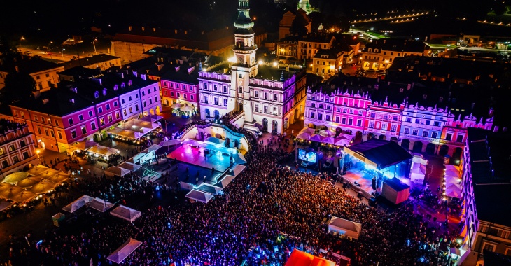 Festiwal „Zamojskie Winogranie” po raz kolejny przyciągnął koneserów wina i miłośników regionalnych potraw z całej Polski Festiwal „Zamojskie Winogranie” po raz kolejny przyciągnął koneserów wina i miłośników regionalnych potraw z całej Polski